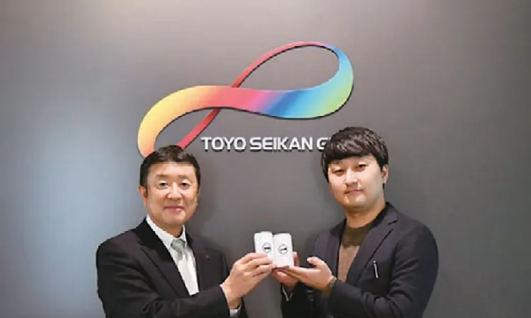 Seishu Gen, CEO of Agnavi (right) and Ichio Otsuka, President and Representative Director of Toyo Seikan Group Holdings (left)