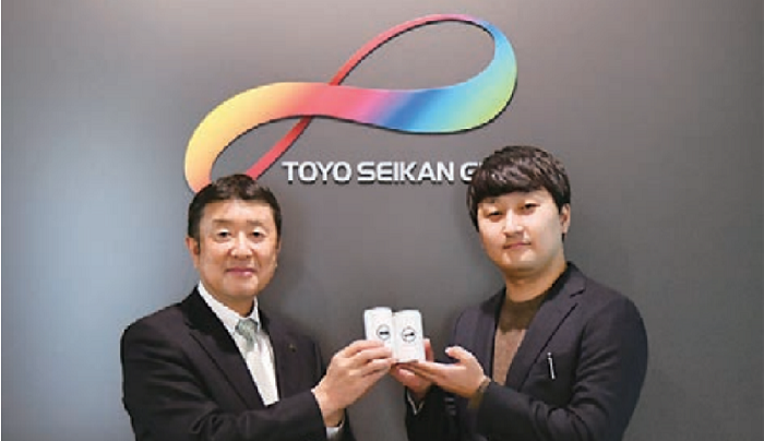 Seishu Gen, CEO of Agnavi (right) and Ichio Otsuka, President and Representative Director of Toyo Seikan Group Holdings (left)
